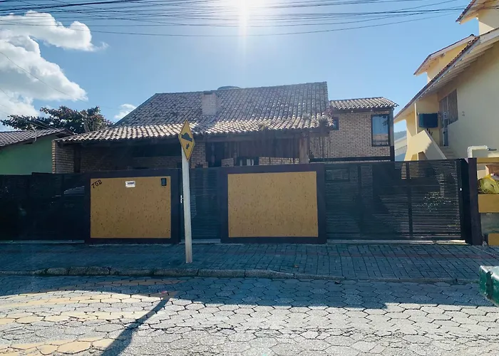Quarto Com Banheiro Privativo Em Chale Aconchegante. Bombinhas
